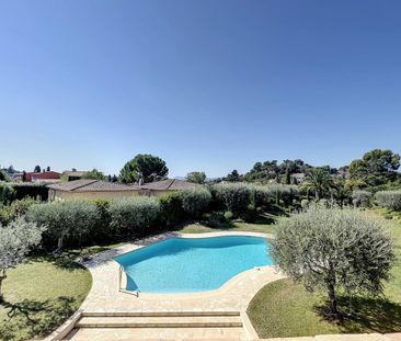 Ravissante villa de 300 m2 à Mougins à louer meublée à l'année - Photo 1