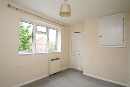 Watersmeet Close, Guildford, Surrey, GU4 - Photo 2