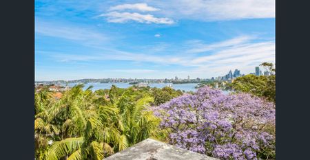 Spacious Character Home with Sweeping Harbour and City Views - Photo 4