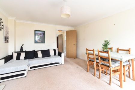 4 bedroom semi-detached house to rent - Photo 3