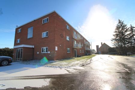 For Lease - 18 HOLLAND Street Unit# 18, St. Thomas, Ontario - Photo 2