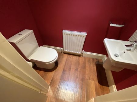 4 bedroom semi-detached house to rent - Photo 3