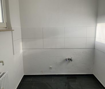 3,5 Zimmer // Mit Bodenbelag und tapezierten Wänden// Einzug kurzfr... - Photo 1