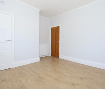 3 bedroom flat to rent - Photo 6