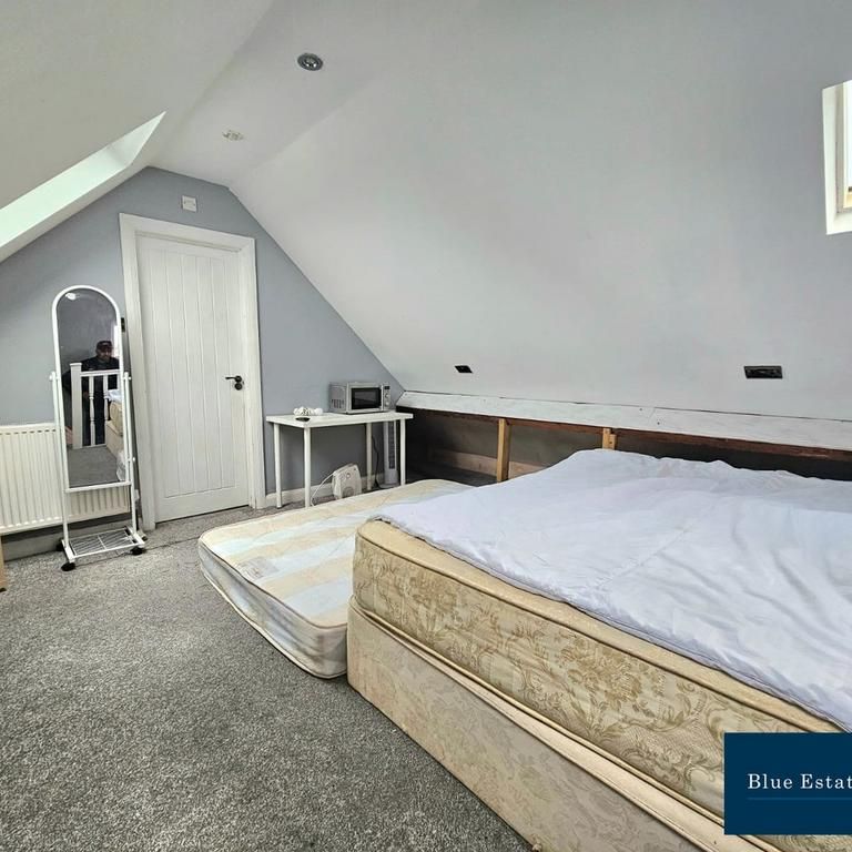 1 bedroom in a house share to rent - Photo 1