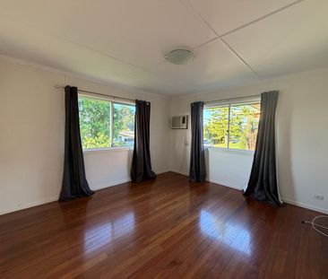 Large Three Bedroom Home in Central Southport - Photo 4