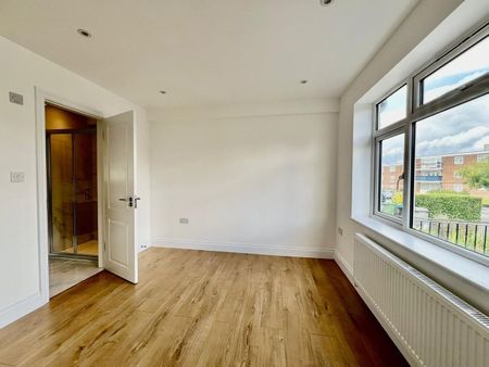 10 Bed Semi-Detached House, Coles Green Road, NW2 - Photo 2