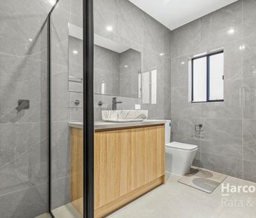 Like New Stunning Family Home! - Photo 4