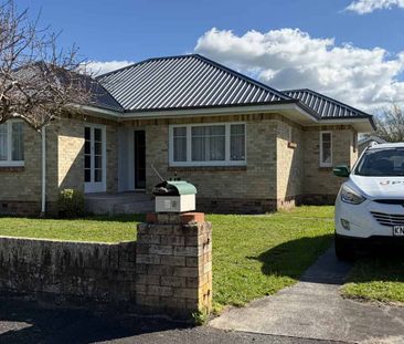 Terrific Two Bedroom Home in sought-after Hamilton East - Photo 3