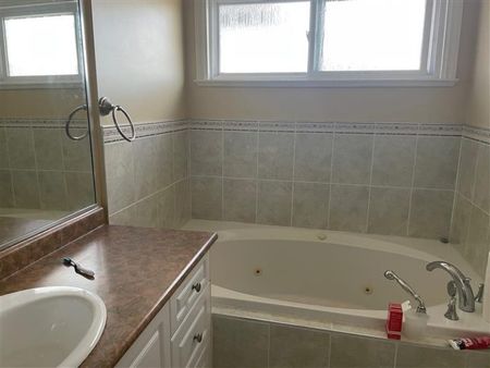 $3,700 / 3br – 1652ft2 – 3 BR on Main floor of house in Queensborough (New West) - Photo 5