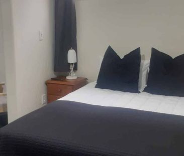 Spacious 2-Bedroom Apartment - Self-Contained & Centrally Located - Photo 1