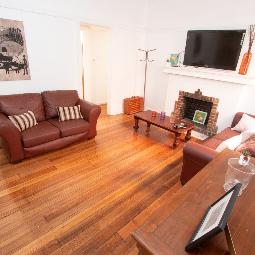 CONVENIENTLY LOCATED FOUR BEDROOM APARTMENT. - Photo 1