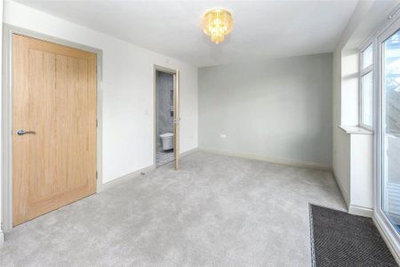 3 bedroom end of terrace house to rent - Photo 4