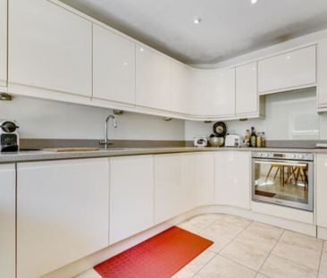 2 Bedroom Mid Terraced House, Holm Oak Close, Putney - Photo 5