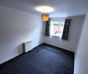 2 bedroom Flat in Flat 10, Leeds - Photo 5