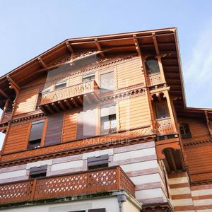 Appartement de 3 pièces au 1er étage dans un immeuble au cachet historique "Le Chalet Suisse" - Photo 3