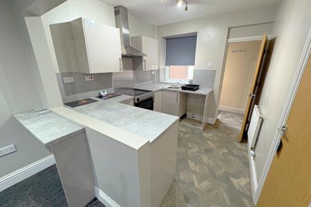 2 bedroom end of terrace house to rent - Photo 5