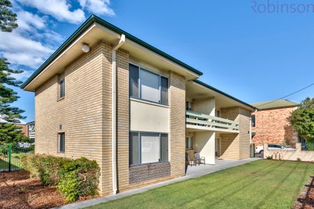 Well presented unit in enviable location, close to local shops and Merewether Beach. - Photo 2