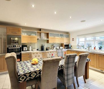 5 bedroom detached house to rent - Photo 2