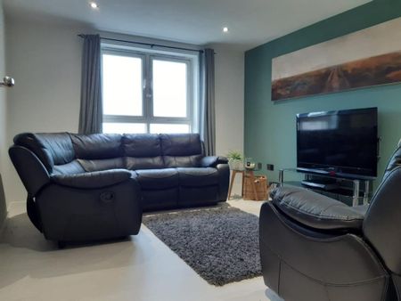 2 bedroom flat to rent - Photo 2