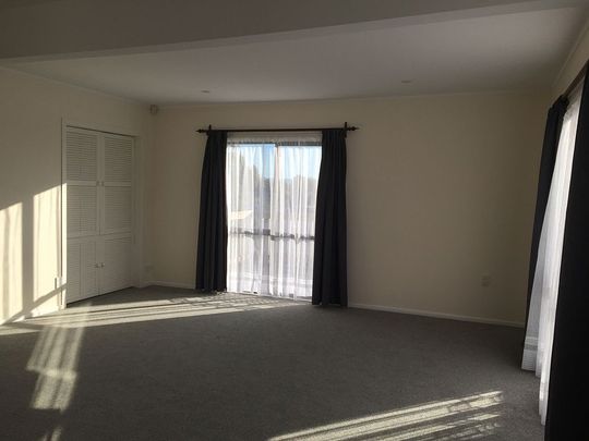 Large 4-bedroom, 2 bathrooms house for big family - Photo 1