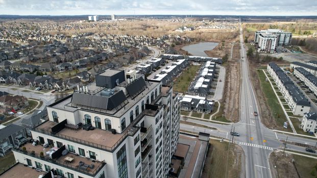 For Lease - 260 Villagewalk Boulevard Unit# 404, London North, Ontario - Photo 1
