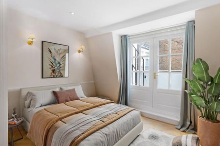 A four-bedroom house with a large roof terrace and two additional balconies, located in a quiet cul-de-sac in South Kensington SW7. - Photo 3