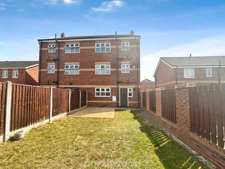 4 bedroom semi-detached house to rent - Photo 2