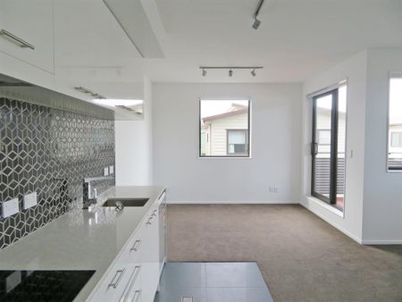 THE FIREMAN'S APARTMENTS - PETONE - Photo 4