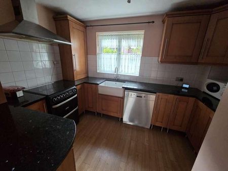 Linton Gardens, Beckton, E6 - Photo 4