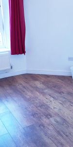 4 bedroom flat to rent - Photo 3