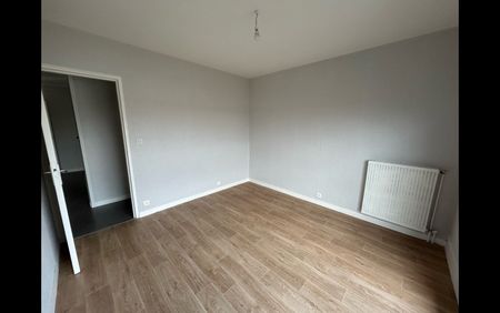 Location Appartement 5 pièces 104 m² La Châtre - Photo 3