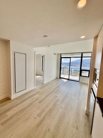 LAKEVIEW AT BROOKLYN! 1 Bdrm PLUS Den - Photo 5