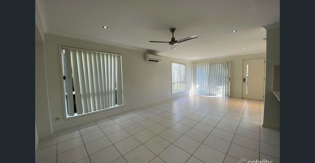 Spacious Modern Townhouse in Prime Location - Photo 1