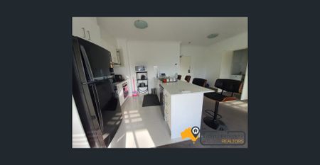 Fully Furnished 2 bed apartment in the heart of Wentworthville - Photo 2