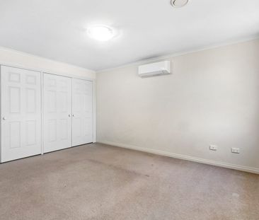 Neat 3-Bedroom Townhouse in a Prime Elsternwick Location - Photo 2