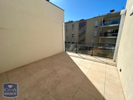 Location Appartement 4 pièces 79m² PORT DE BOUC 13110 - Photo 3