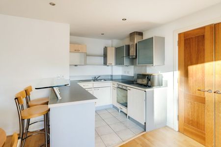 1 Bed Flat - Photo 3