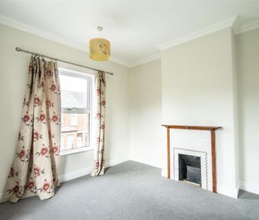 2 bedroom end of terrace house to rent - Photo 5