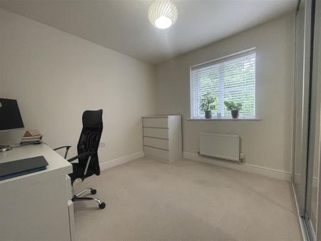 4 bedroom detached house to rent - Photo 4