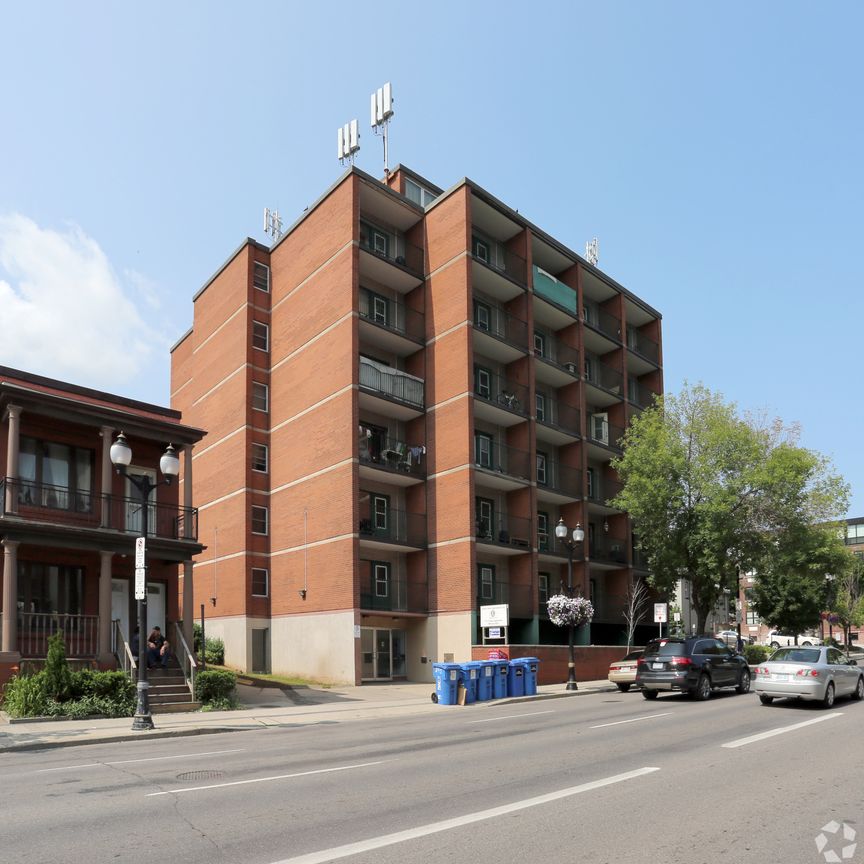 255 King Street West - Photo 2