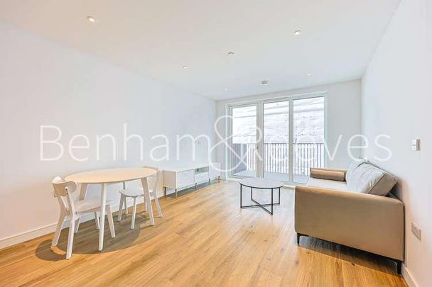 Viola House, Southall, UB1 - Photo 1