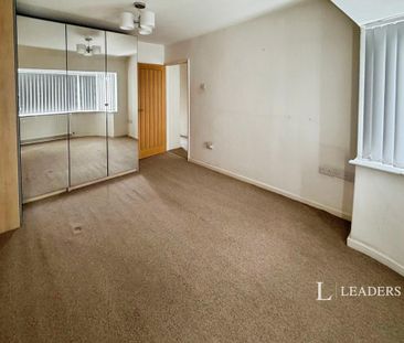4 bedroom semi-detached house to rent - Photo 3