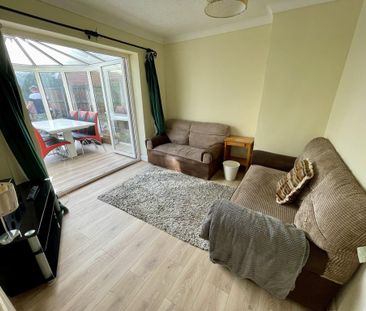 6 bedroom detached house to rent - Photo 2