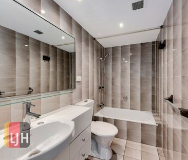 INNER CITY 2 BEDROOM, 2 BATHROOM UNIT WITH 2 CAR SPACES ! - Photo 5