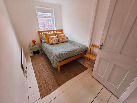 2 bedroom terraced house to rent - Photo 4