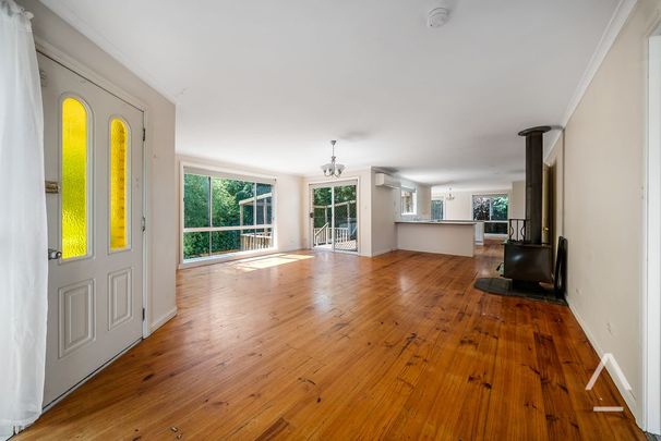 Sunny 3-Bedroom Home in Quiet Cul-de-Sac - Photo 1