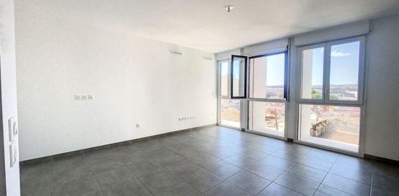 Location Appartement P1 neuf Marseille 2nd - Photo 2