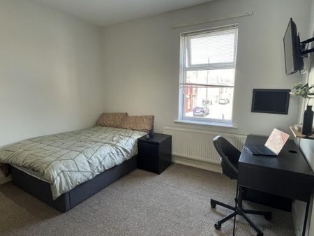 3 bedroom terraced house to rent - Photo 4