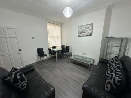 4 bedroom terraced house to rent - Photo 2